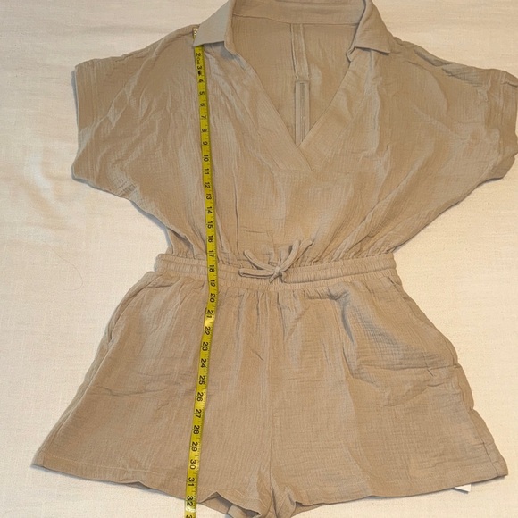 🌞👗 🆕 CUPSHE Neutral Drawstring Plunging V-Neck Romper – Size Medium - Picture 7 of 16
